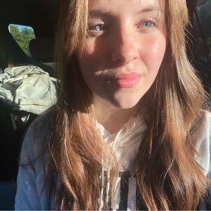 Meet your Posher, Emylie